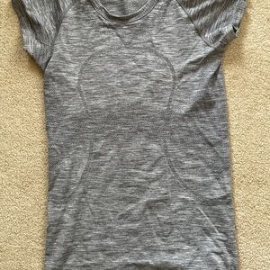 lululemon swiftly tech shirt size 6